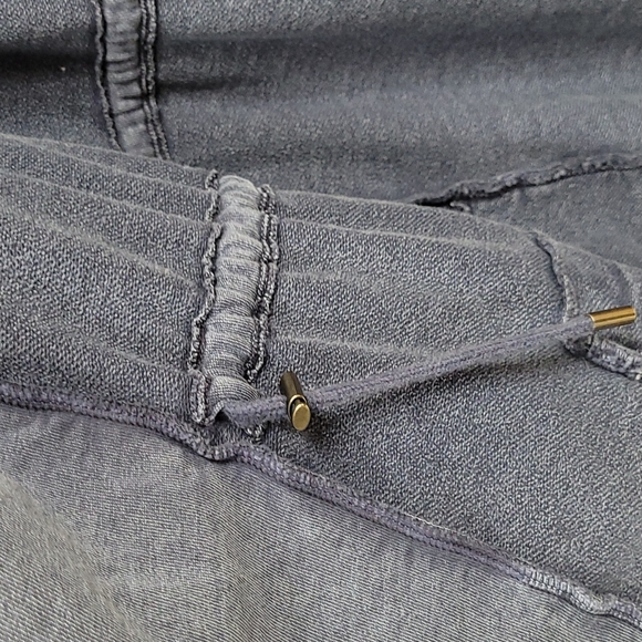 A Pea in the Pod maternity bundle - Picture 5 of 6